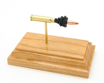 17 HMR HORNADY V-MAX Randtändningsdisplay — Ammunitionsmodell | Exploderad patronanatomi | Skrivbordsdekor för skyttar, jägare och vapenentusiaster