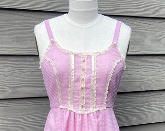 HANDMADE Gunne Sax replica dress in vintage pink swiss dot fabric. Made from a genuine Gunne Sax pattern! Fully lined. Size XS