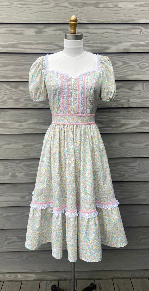 HANDMADE cottage core Gunne Sax style dress made with vintage inspired fabric, lace, and velvet ribbon trim. Size 6