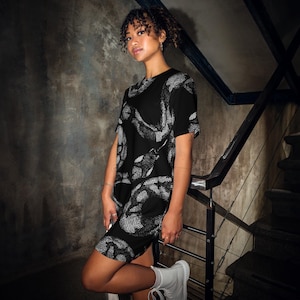 Black Snake Printed T-Shirt Dress, Casual Summer Dress, Trendy Outfit, Everyday Wear, Gift for Her, Stylish Lounge Dress