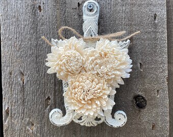 Rustic Wall Decor, Home Decor Country Style Wall Hanging, Decorated Cast Iron Trivet, Gift For Mom, Gift For Bride, Cream Flower Bouquet