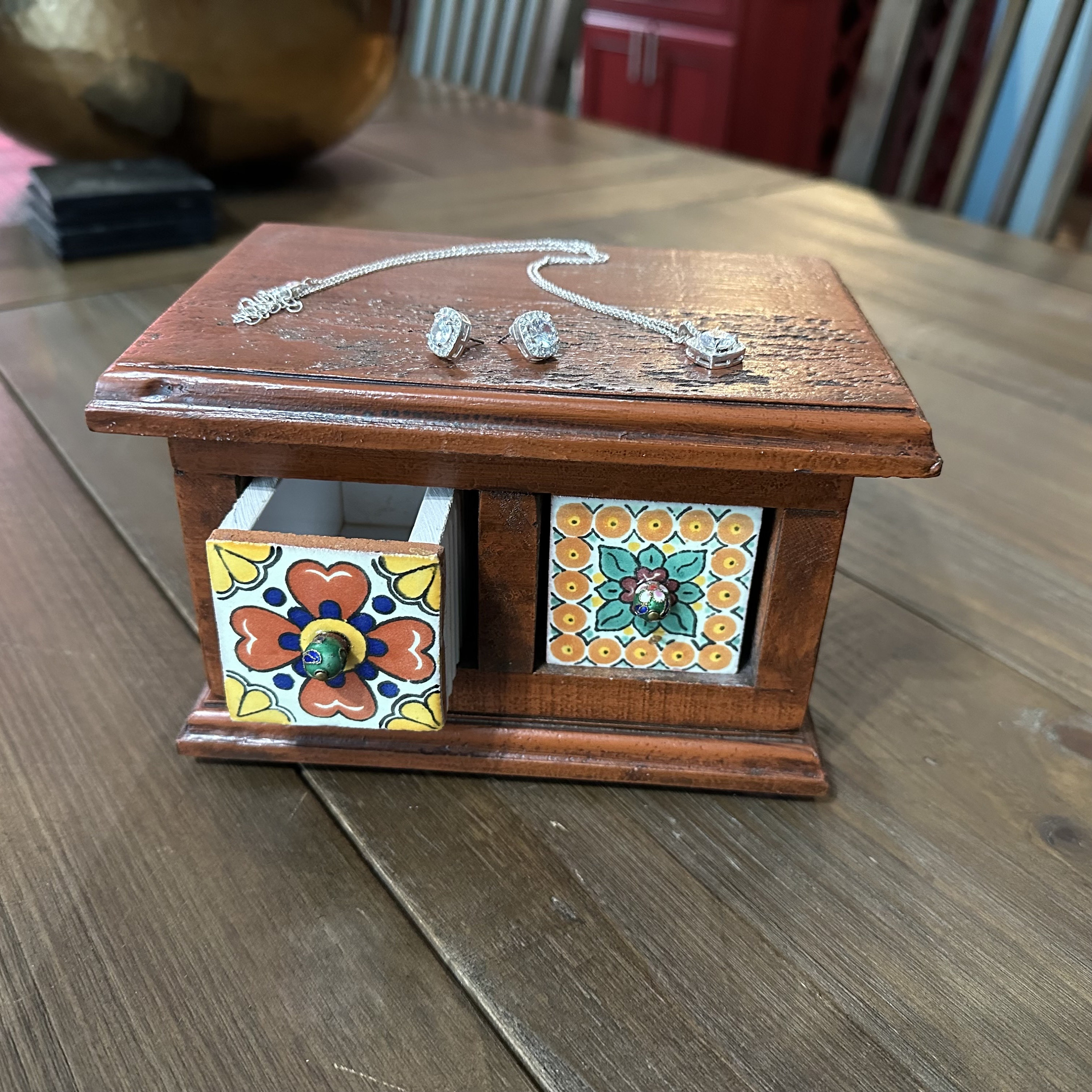 ★オリエンタルカレー★木製★ちゃぶ台★ポテ箱★作業台★小物入れ★玩具箱★ Apothecary Spice Cabinet, Handmade Herb Drawers With Mexican Tile