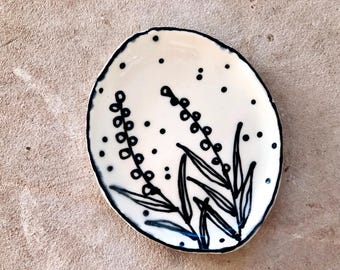 Handmade Ceramic Ring Dish, Black&White Floral Trinket Dish, Small Oval Jewelry Tray, Delicate Design Pottery Catchall, Romantic Ring Holder