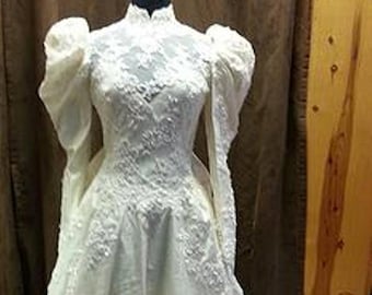 Vintage Long Sleeve Bridal Gown