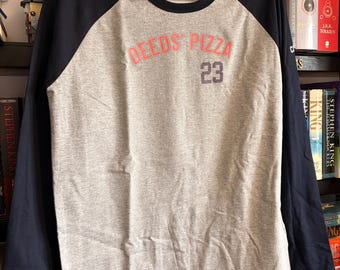 Camiseta de béisbol de Deeds' Pizza: Camiseta de la película Mr. Deeds