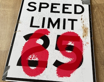 Impresión metálica de Speed Limit 69: Arte mural inspirado en la serie Stranger