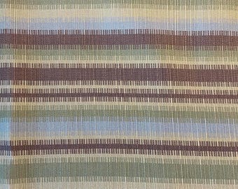 Rayures vertes, bleues et brunes.  Tissu d'ameublement épais.  Vendu par mètre.