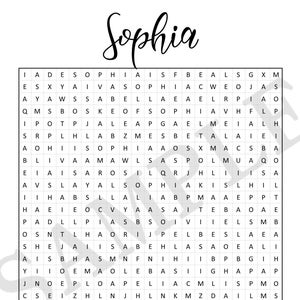 Può includere: Un cruciverba con il nome "Sophia" in corsivo in alto. La griglia contiene vari nomi e parole. Un cuore nero è in basso.