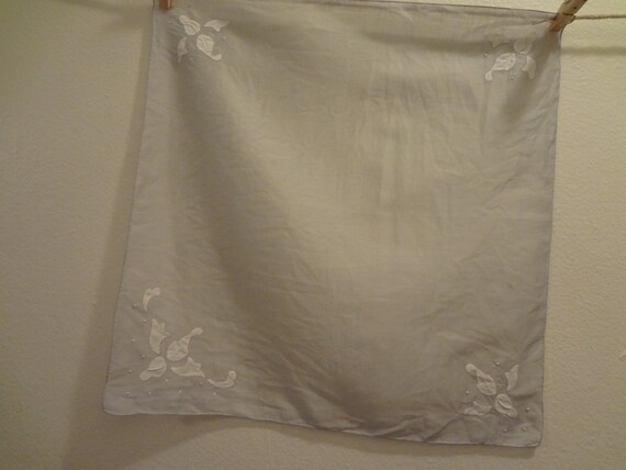 Vintage Grey Linen Hankie with White Floral Edge … - image 2