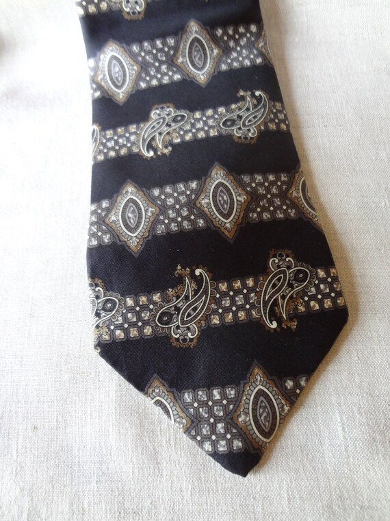 Silk Tie by Barrington in a Black and Cream Paisl… - image 1