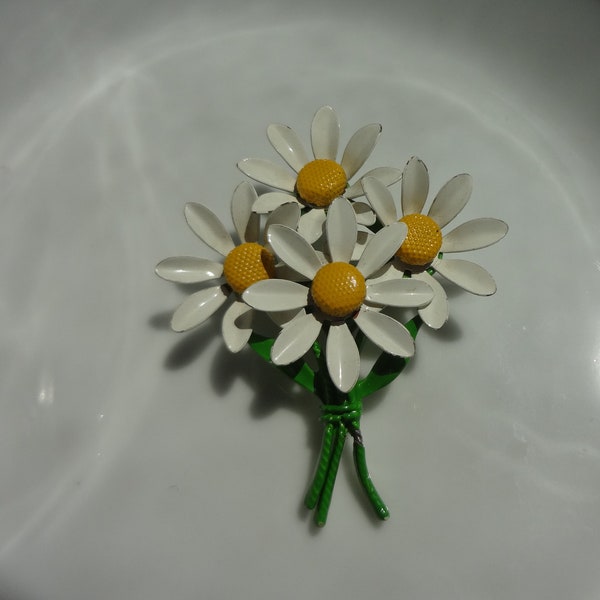 1960's Enamel Vintage Brooch with White and Yellow Daises