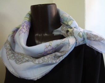 Scarf in a Pale Blue Challis by Berkshire with a Pretty Floral Pattern in Violet Shades with a Soft Green Late 50's Piece