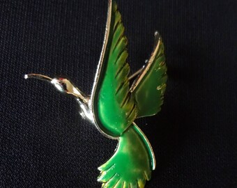 Gerry's Bird Brooch in a Bright Green and Gold-Tone Metal Vintage from the 70's