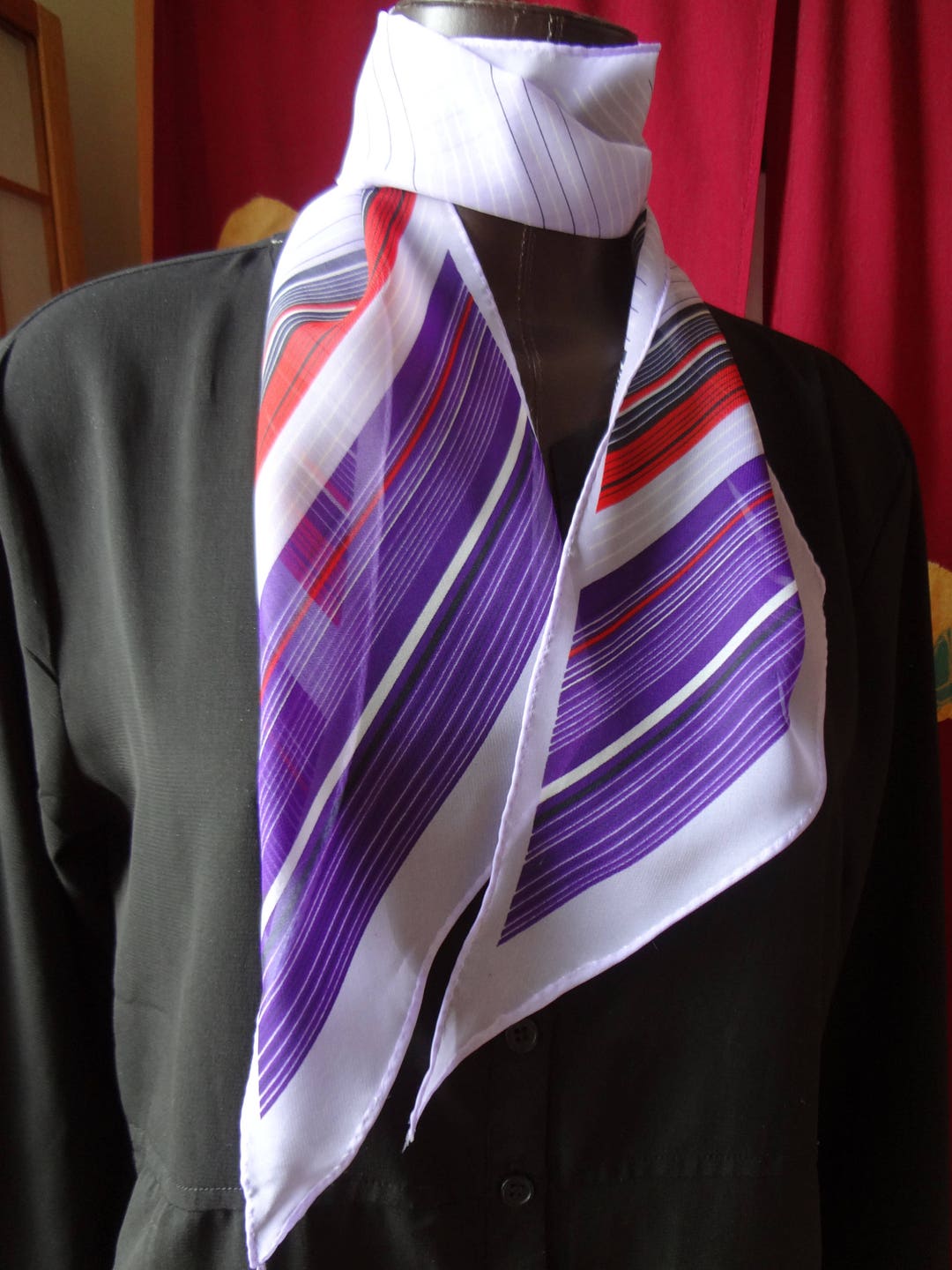 Foulard Vintage En Mousseline De Soie - Dimensions 79 Cm X 84 Cm - Motif Floral Multicolore - Occasion