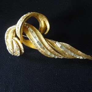 Gold-tone Brooch Pin 60&#39;s AN with Circular and Rectangular Rhinestones