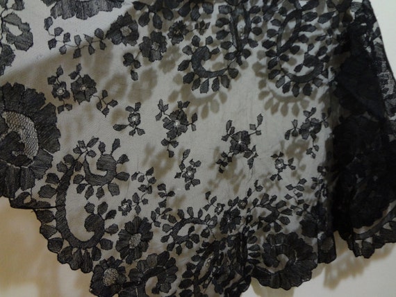 Mid-Century Lace Shawl Black in an Acetate with L… - image 3