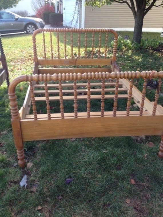 Items similar to Vintage spindle bed on Etsy