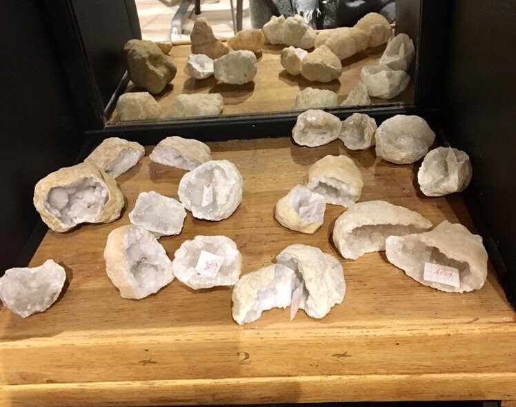 Les Baby Géodes Entières de Quartz, 7 Petites Géodes avec Belle Cavité Pour 1 Pierre , Pendentif Etc