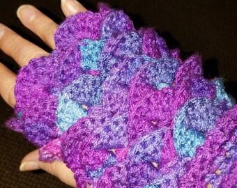 Dragon scales fingerless gloves