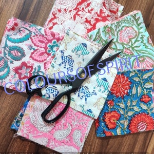 Chute imprimée à la main indienne - lot de chutes - chutes de tissu en coton - chutes de tissu - chute de tissu à fleurs - patchs de coton - gros quartier