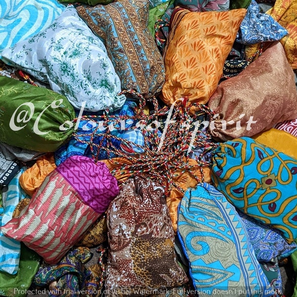 WHOLESALE of Recycle Vintage silk sari Jewelry pouches (10-900)-Wholesale lot Jewellery pouches-Drawstring style market bags lot-Vintage bag