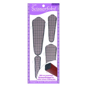Puede incluir: Un paquete de fundas de tijeras de diseño con un estampado de pata de gallo en blanco y negro. El paquete incluye fundas de varios tamaños, con la marca "Scissorfobz" en la parte superior. También es visible el texto "Value Pack".