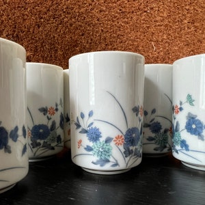 Set of 6 vintage Japanese tea cups with flowers