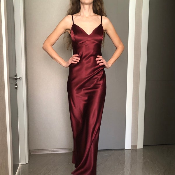 Maxi Robe en satin de soie, Robe slip extra longue rouge vin, bretelles spaghetti réglables en bordeaux, robe soyeux en V profond de col bias