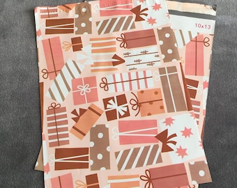 25 10x13 CHRISTMAS PRESENTS  Poly Mailers  Envelopes Shipping Bags Gifts