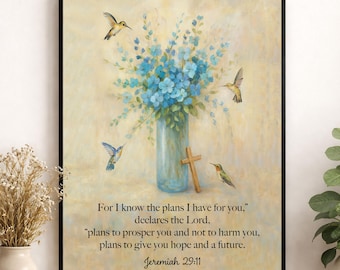 Puede incluir: Una impresión artística enmarcada que muestra un jarrón de cristal transparente lleno de flores azules, rodeado por cuatro colibríes. Una pequeña cruz de madera se encuentra junto al jarrón. El texto dice: For I know the plans I have for you, Jeremiah 29:11.