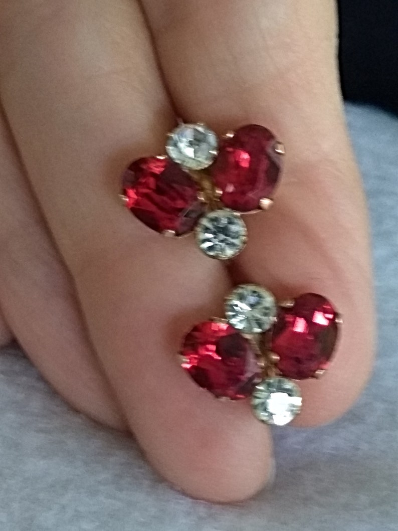 Screw Backs Gold Tone Vintage 1940s50s Red and Clear Rhinestone Earrings