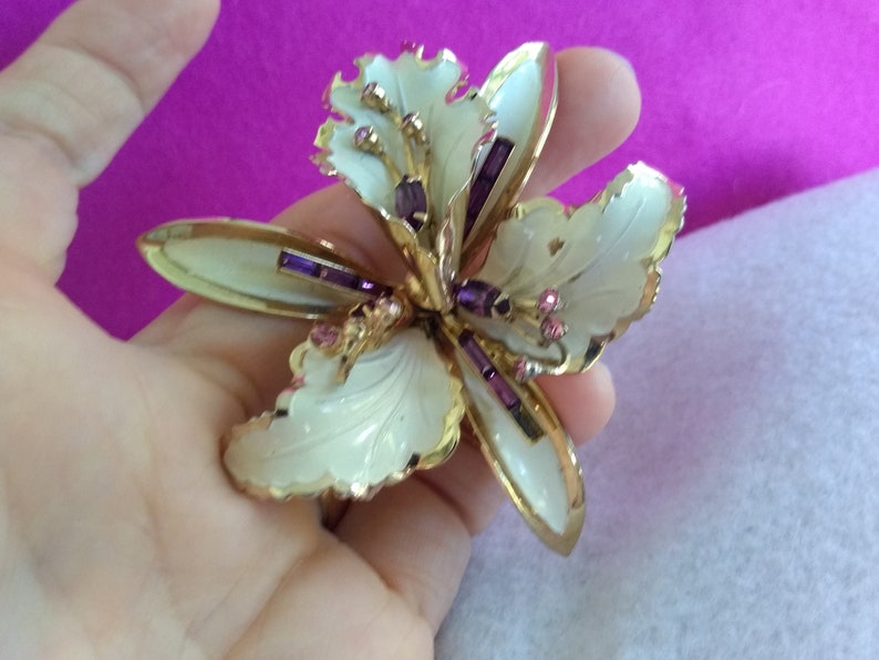 Flower Pin Free US Shipping Vintage Large White and Gold Tone Enameled Orchid Brooch with Lavender Rhinestone Accents Tiny Stone Missing