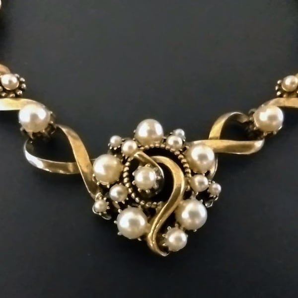 Vintage Signed FLORENZA Sim Pearl Necklace, Gold Tone, Stunning Excellent Condition, Vintage Jewelry