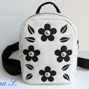 City-Rucksack, naturweiß-schwarz, kleiner Rucksack, vegan, offwhite, black, Applikation, Nieten