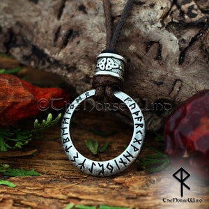 Viking rune ketting, runen cirkel hanger, runen ring Viking hanger, Keltische amulet Viking sieraden oude runen Noorse mythologie Asatru