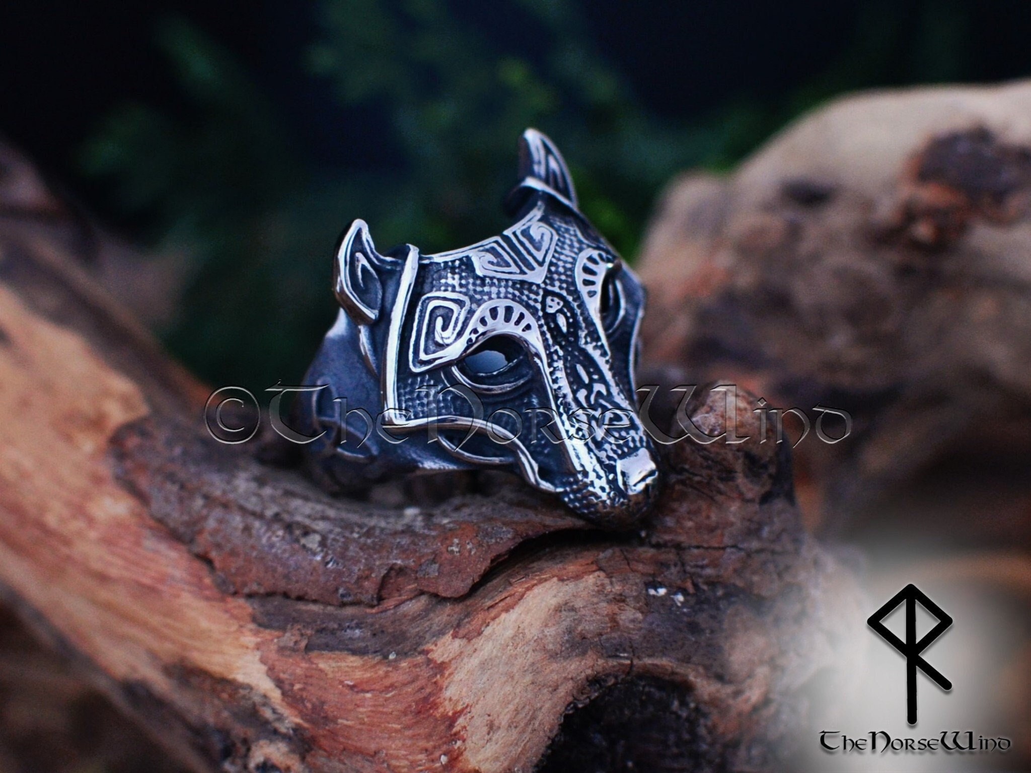 Wolf head shop ring