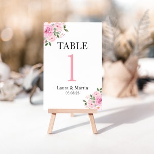 Mooie roze bloemen gepersonaliseerde bruiloft tabelnummerkaarten - helder lenteontwerp