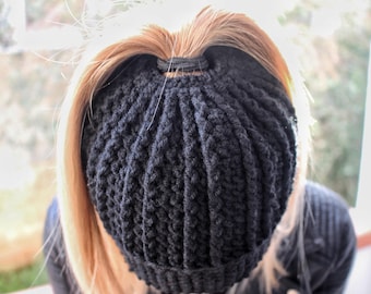 Messy Bun Pattern, Messy Bun Touque, Crochet Hat Pattern, Crochet Patterns, Hat Pattern, Easy Beanie Pattern, Ponytail Hat Pattern