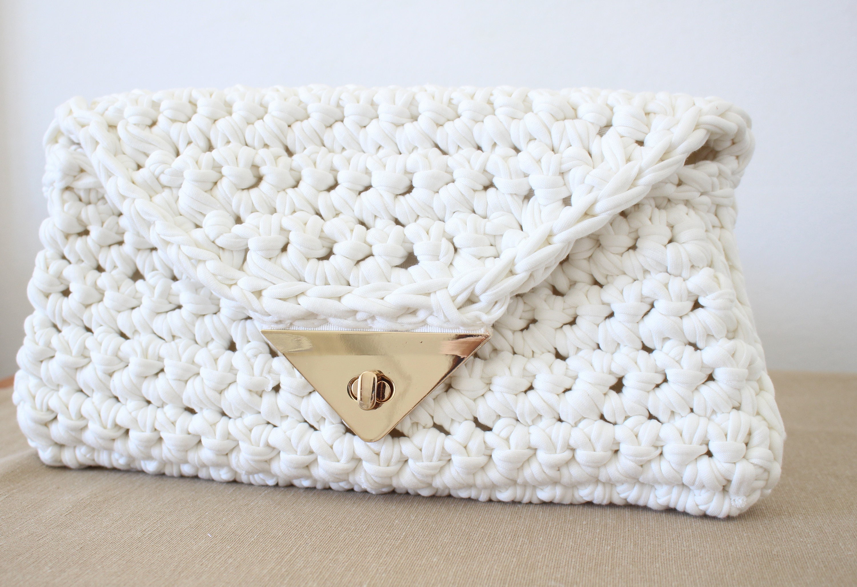 40 Small Purse Crochet Patterns for Chic, Portable Bags and Mini Accessories 25 Envelope Clutch Crochet Bag
