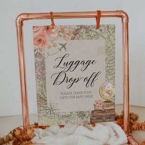 sinal de entrega de bagagem // chá de bebê de viagem floral, bagagem, mapa, avião, menina, sinal de chá de bebê para impressão