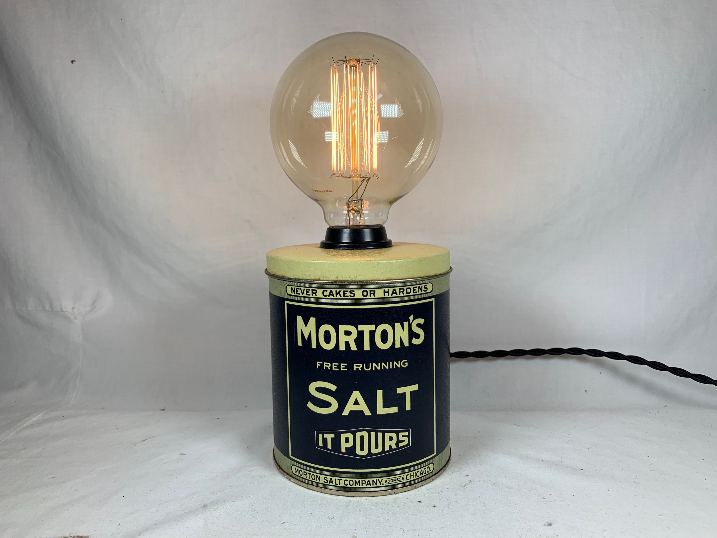 VTG USA RITE LITE Watt Fun! Set 2 Lightbulb Glass Salt & Pepper Shakers  Morton