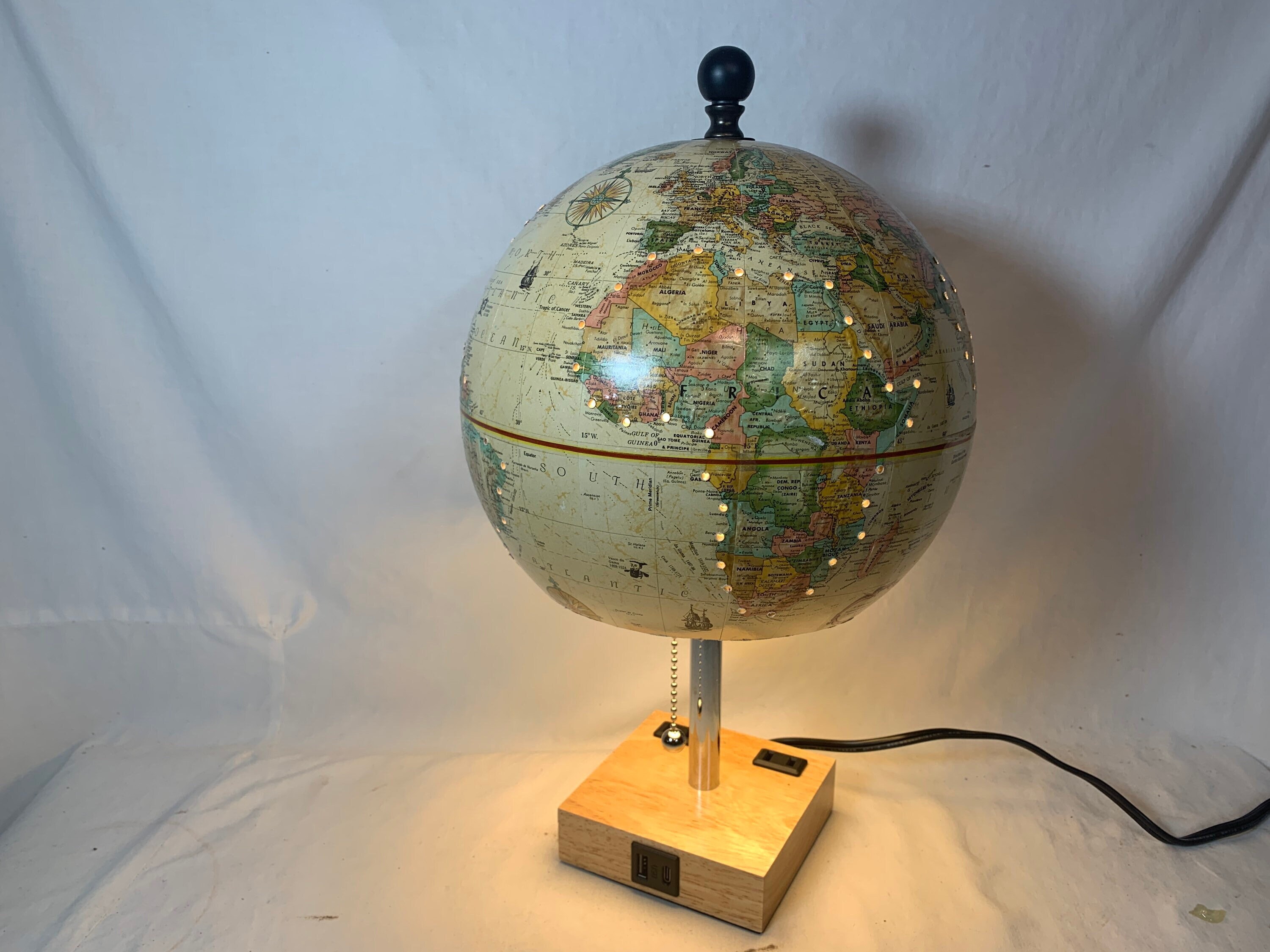 thumbnail image 2 of GALPADA Illuminated World Globe - Vintage Desktop Decor With LED Light 2 of 11