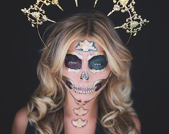 死者の日の仮のタトゥー。ハロウィンのコスプレ用。頭蓋骨の死者の日