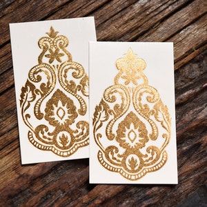 Include 2 tatuaggi: tatuaggio d&#39;oro, tatuaggio vintage, design barocco, accessorio estivo, bohémien, boho-chic, tatuaggio temporaneo, bodyart, fatto a mano
