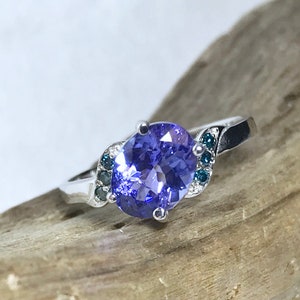 10 kt witgouden natuurlijke tanzaniet (1,20 kt) natuurlijke diamanten ring, getaxeerd CAD 2.300