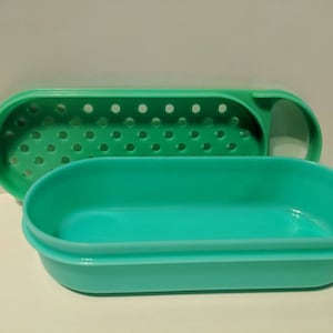 Tupperware grater- jadeite green oval