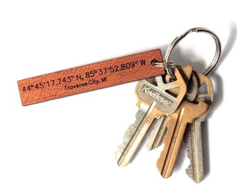 Coordinate Keychain - Custom Coordinates Keychain - Latitude Longitude Wood Keychain - Fifth Anniversity - Personalized Gift