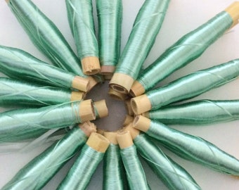 Bobines de fils en soie sabra couleur Jade, broderie, Maroc, Bijoux, Tissage; Morocco, Végan