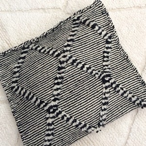 Kissen Schwarz und Weiß hand gemacht / Marokkanische Handwerk / Morocco
