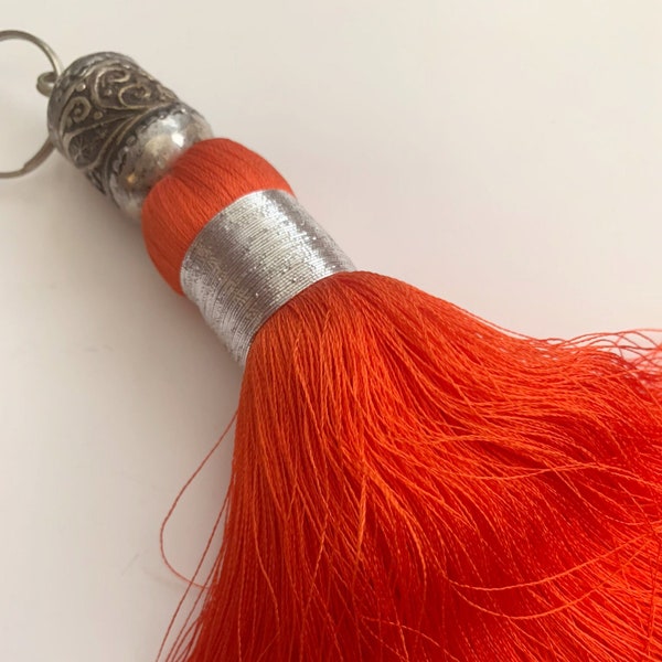 Pompon en soie sabra Orange et sa perle ciselée à la main, Artisanat, Fait mains, Décoration, Sautoirs, Bijoux de sac, Morocco